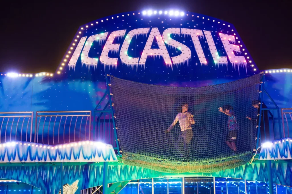 Lww Ice Castle Ax2i0458